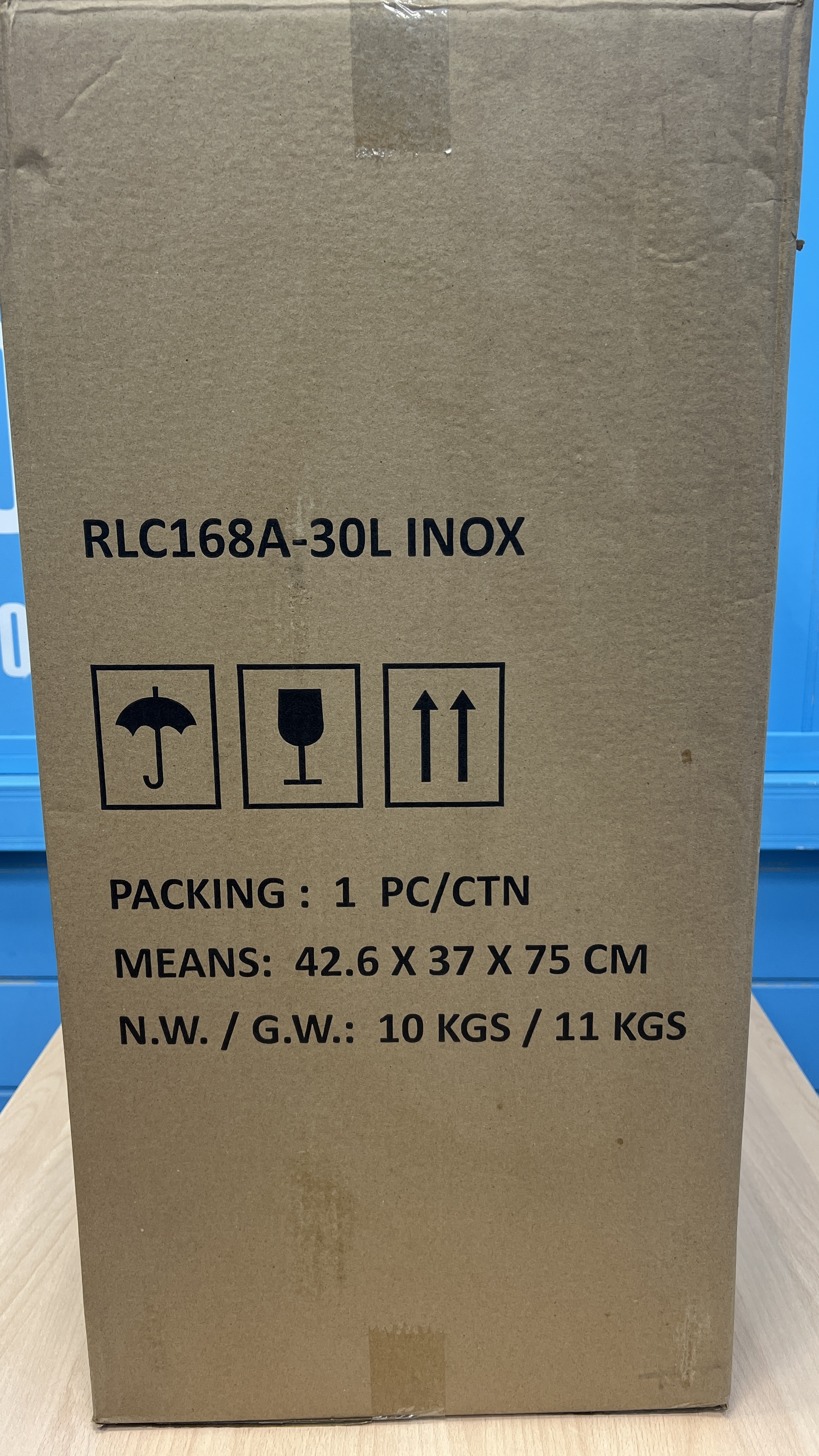 Пылесос RLC168A-30L INOX для влажной и сухой уборки с системой "Циклон" и розеткой