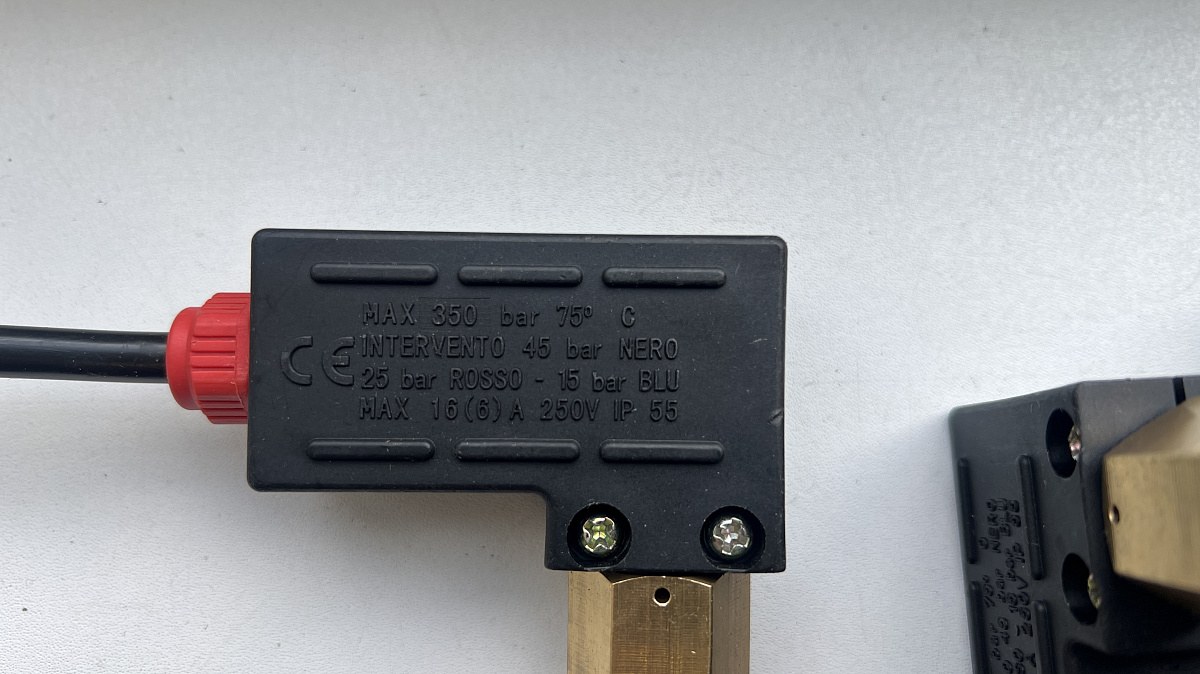 Датчик давления BF-8133 для АВД, 220V, 25bar, 3/8 внеш (красный)